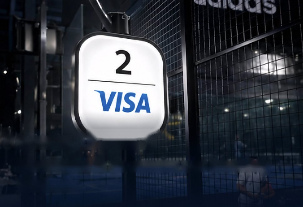 Rótulo luminoso de VISA que identifica la pista 2 de un club de pádel
